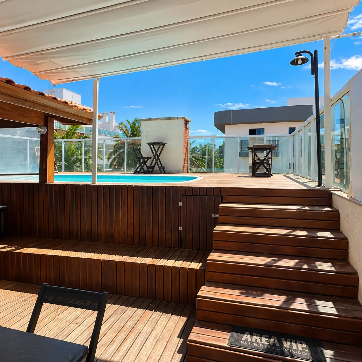 Acesso ao deck da piscina